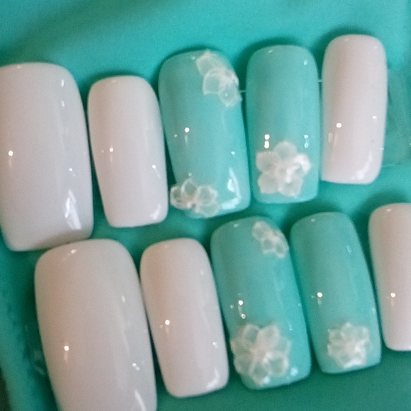 Bikini 10 matching nails and bikini size small - Picture 2 of 2